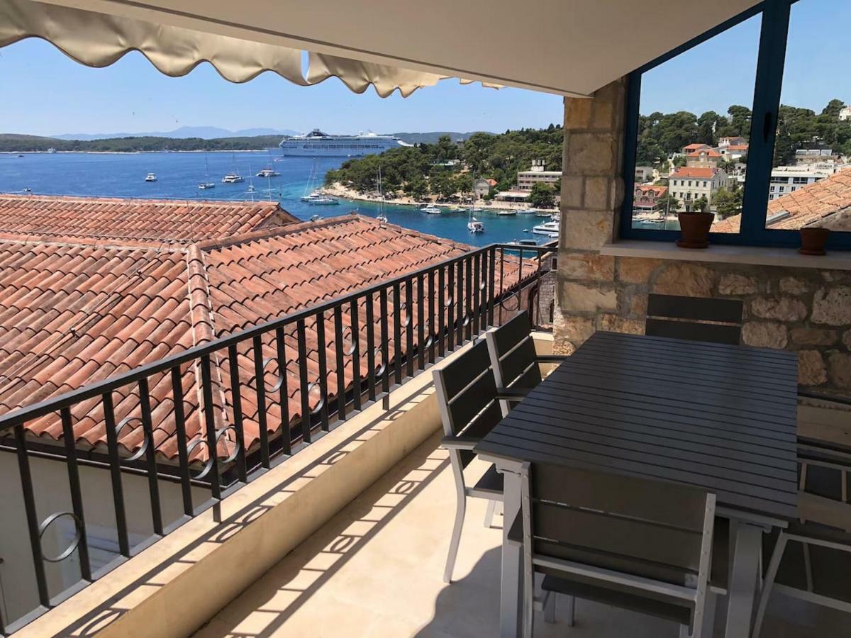 Penthouse In Old Dalmatian House - Flybridge Villa Hvar Town Exterior photo